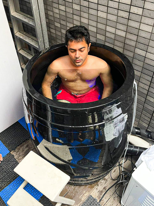 The Dreampod Ice Series Cold Plunge Barrel with Chiller Embark on an invigorating journey of body revitalization and recovery with our Cold Plunge Barrel, powered by a robust 3/4 HP chiller unit. Perfectly suited for athletes, fitness enthusiasts, and individuals dedicated to top-tier recovery solutions, this cold plunge barrel epitomizes exceptional performance and unmatched convenience.